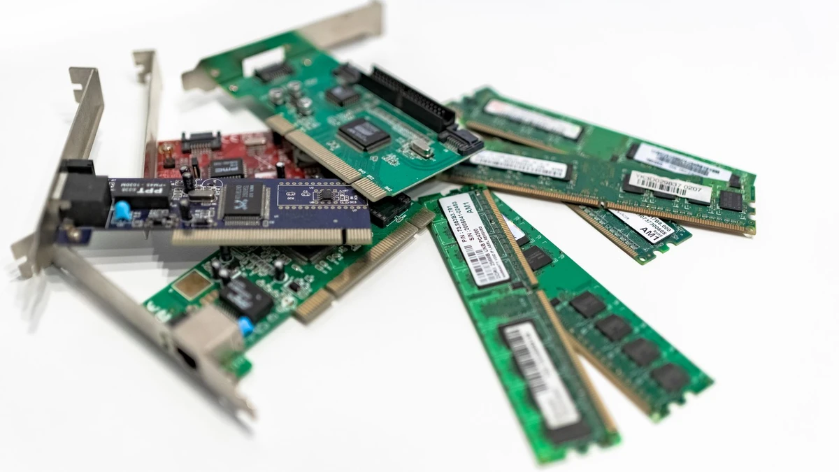 RAM vs Storage: What Each One Does and How Much You Need - Computing - ram vs storage